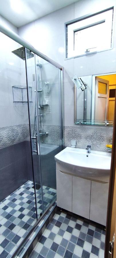 G&L Apartments Tbilisi Buitenkant foto