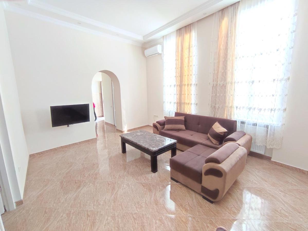 G&L Apartments Tbilisi Buitenkant foto