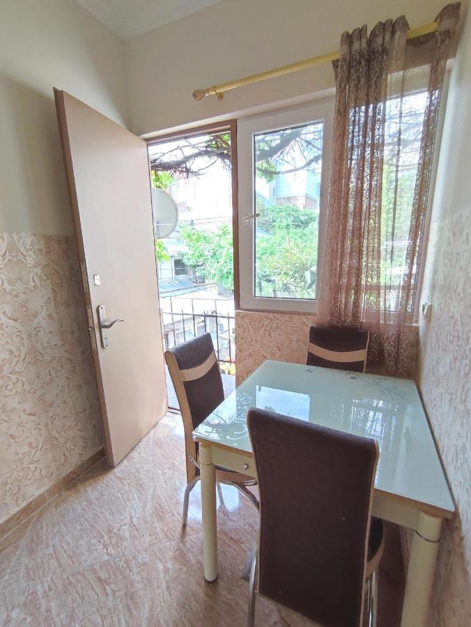 G&L Apartments Tbilisi Buitenkant foto